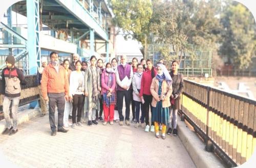 Tour_at_Okhla_Barrage