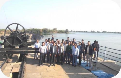 Tour_at_Parichha_Dam